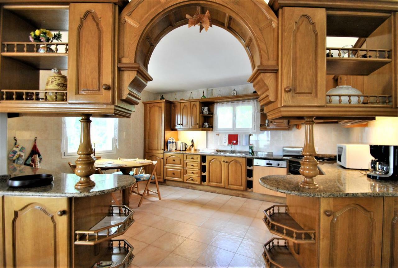 Holiday Villa In 10 Min From Fuengirola Beach With Sea Views Pool Bbq Parking Wifi Aircon Big Garden מיחאס מראה חיצוני תמונה