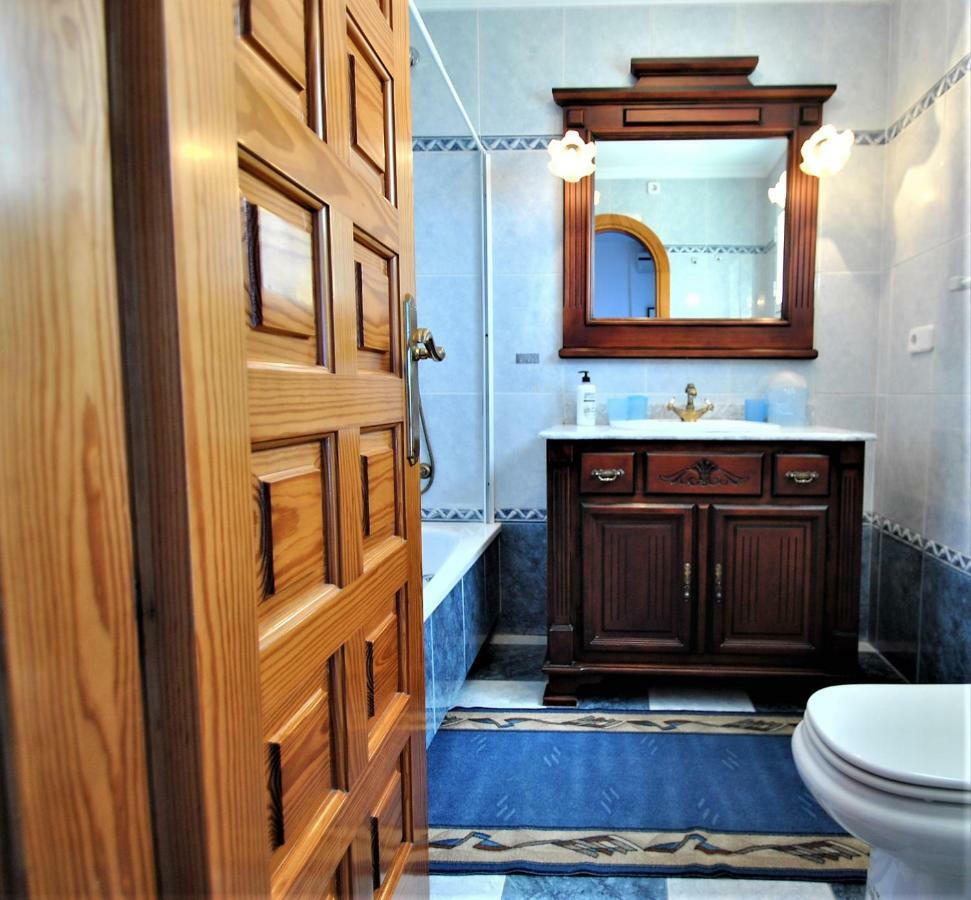 Holiday Villa In 10 Min From Fuengirola Beach With Sea Views Pool Bbq Parking Wifi Aircon Big Garden מיחאס מראה חיצוני תמונה