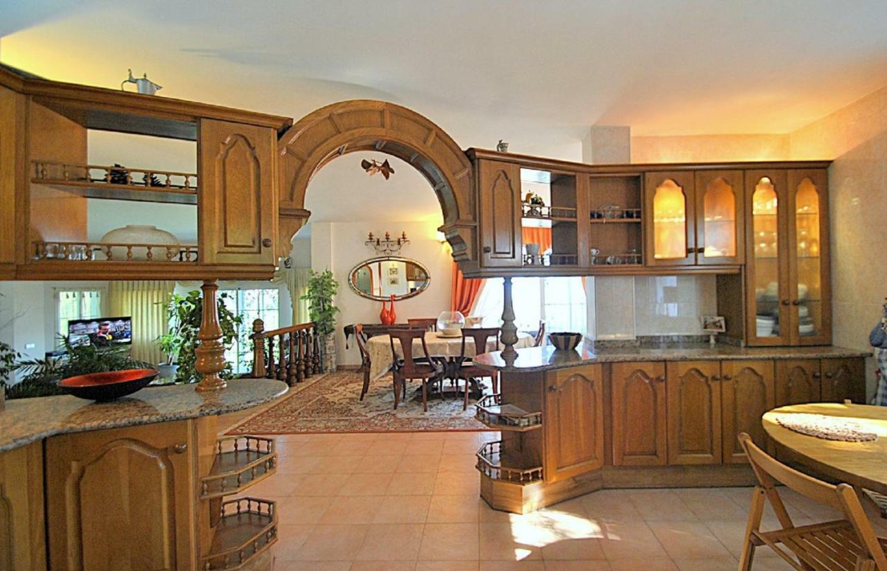 Holiday Villa In 10 Min From Fuengirola Beach With Sea Views Pool Bbq Parking Wifi Aircon Big Garden מיחאס מראה חיצוני תמונה